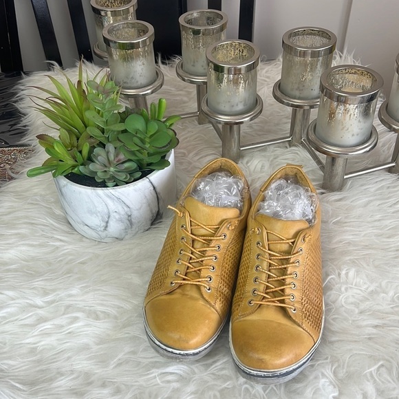 Andrea Conti Taupe/Tan Leather Distressed Wear Lived In Finish Size EU 37 - Picture 1 of 14